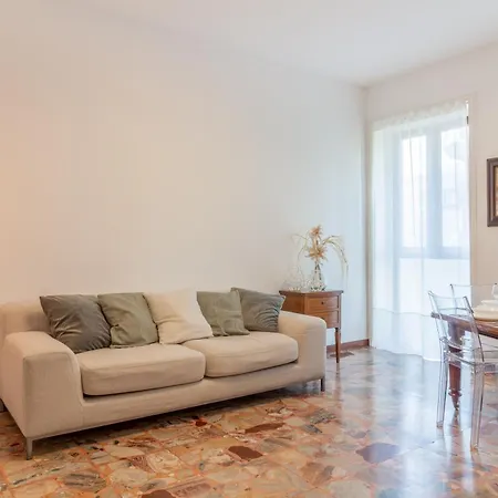 Madamarte - 301 Autodromo F1 Centro Apartman
